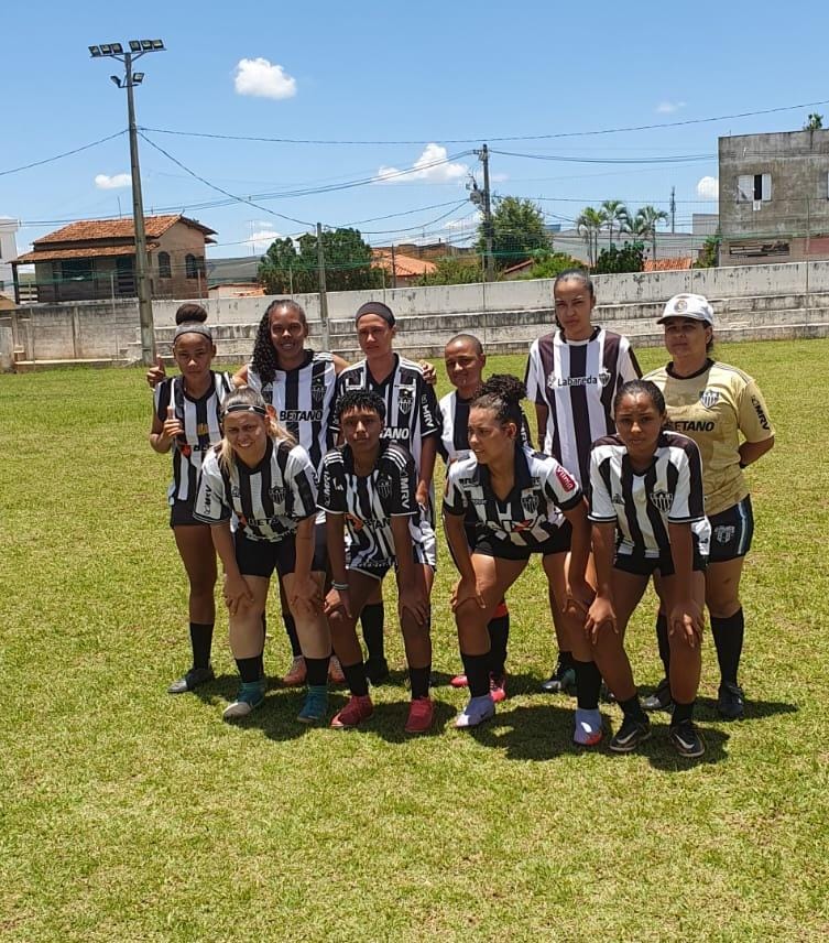 No domingo (17), o Campo do Lagoa Esporte foi palco de um clássico do futebol mineiro, Atlético x Cruzeiro, em uma partida 100% feminina. 