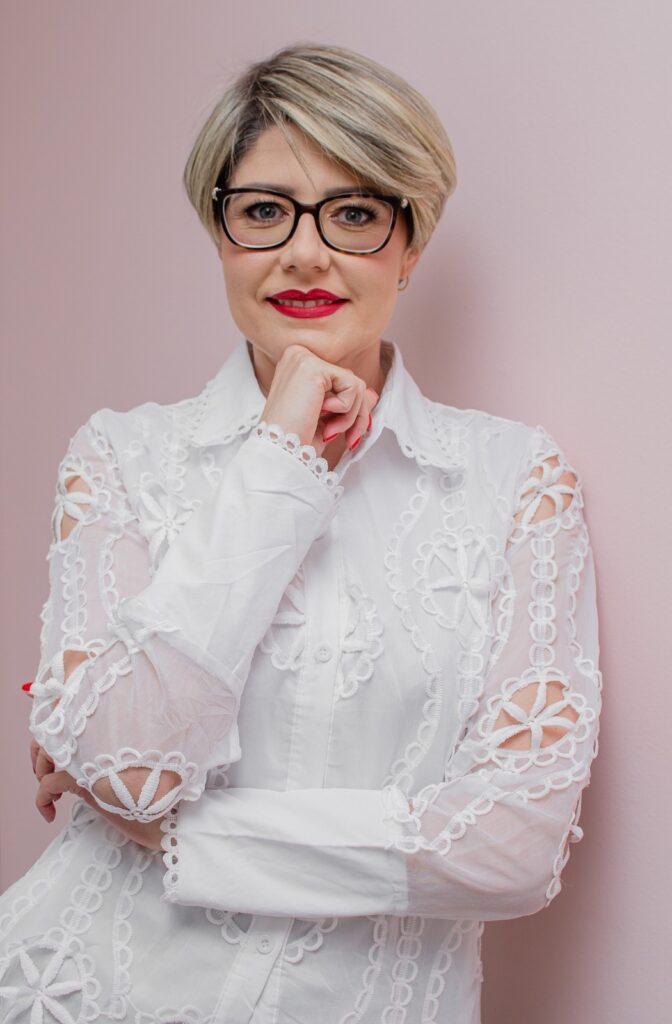 Dra. Paula Ribeiro